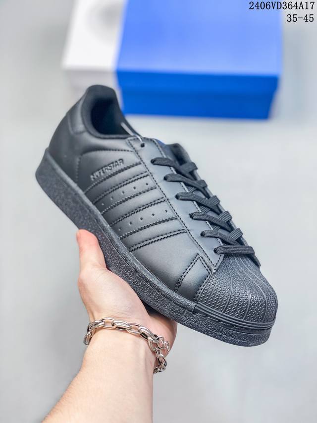 Adidas 阿迪达斯 男女鞋真标半码制，原楦原纸版数据开发，采用拼接仿牛二层革鞋面材质，搭载高密度eva发泡软中底拉帮工艺 经典一哥 经典旧版版阿迪达斯adi