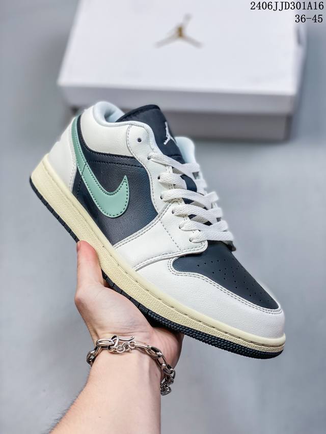 公司级air Jordan 1 Low aj1乔1低帮休闲板鞋 同步官方配色 市场唯一独家头层皮打造 原鞋原档案开发 原厂皮料 原档冲孔鞋头 正确满胶鞋垫 四线