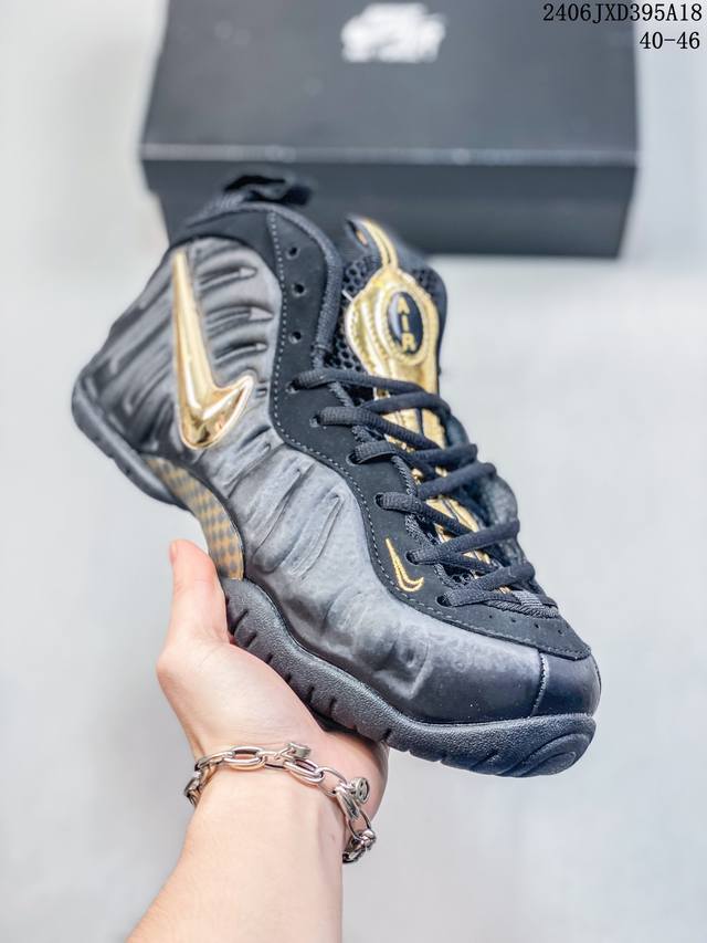 耐克 Nike Air Foamposite One 渐变蓝喷 喷泡，是一双内场的后卫战靴，97年1月份首期发行，使用foamposite一次成型的喷塑鞋面，前