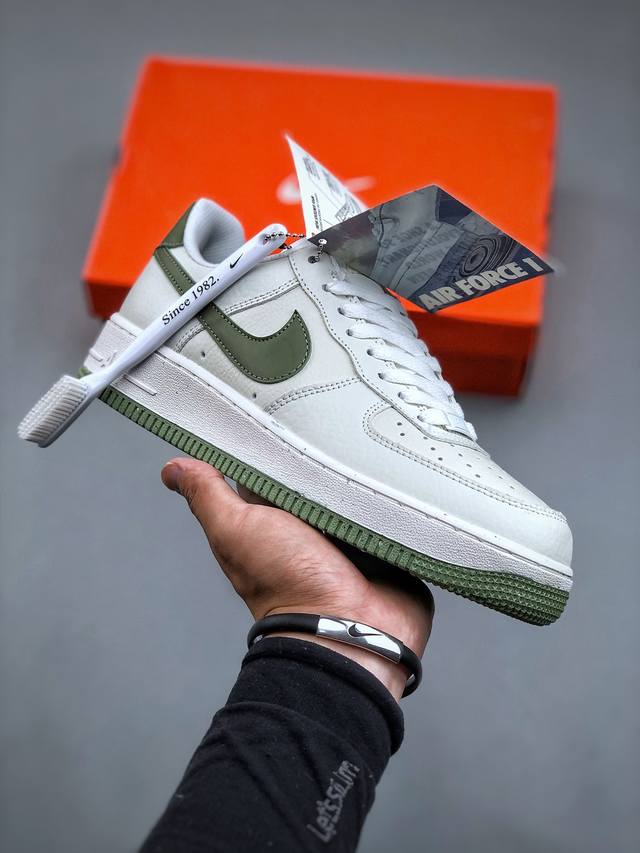 内置芯片，可扫码版，支持手机nfc识别！ 纯原级别nike Air Force 1 Low 白绿 原厂冲刀皮料切割干净 无任何毛边 清洁度细节完美 做工细节全方