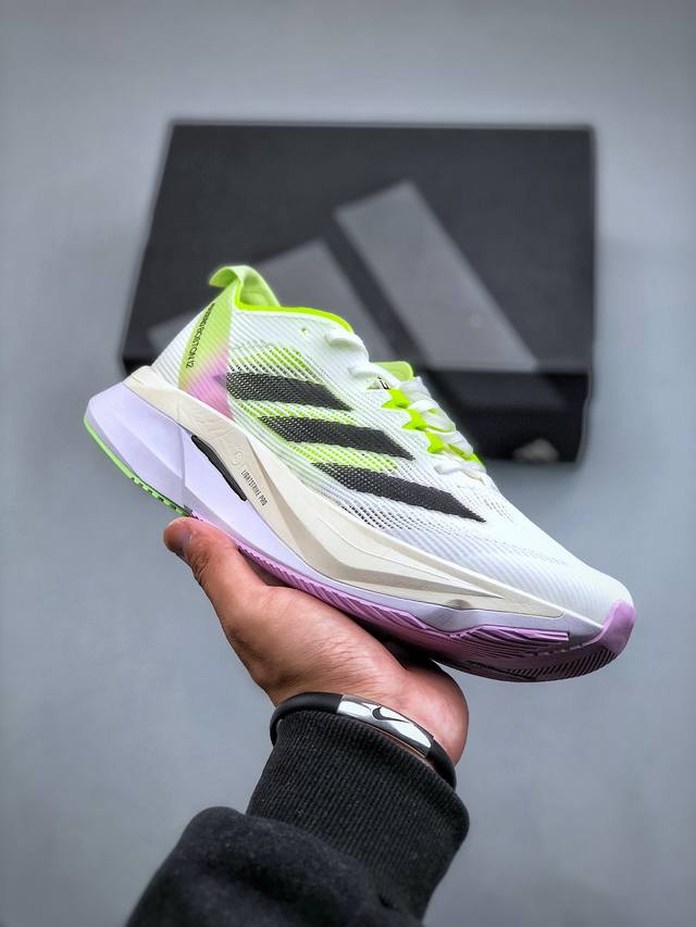 Adidas Adizero Boston 12M舒适潮流 防滑耐磨轻便低帮跑步鞋 后跟加厚，呵护脚后跟，立体保护软绵鞋口，轻松穿脱不磨脚。安全防撞包裹鞋头，符