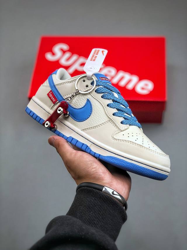 Supreme X Nike Sb Dunk Low 联名米蓝配色 低帮休闲运动滑板板鞋 Dq1098-369 #美国街头滑板鞋潮牌，红底白色的独特logo使s