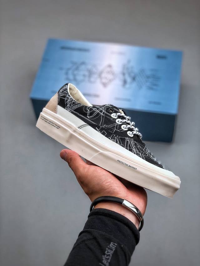 C2H4 X Vans 联名款 c2H4 X Vans Virtual Reality Alpha Era 的设计更能体现这次的科幻电影主题，以往从未在 Van