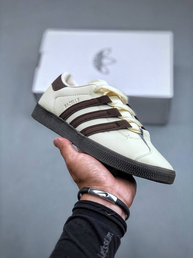 Adidas Originals Gazelle Low Beige Brown 羚羊90复刻版系列复古百搭德训风低帮休闲运动板鞋“联名米白深棕” 货号：Ig1