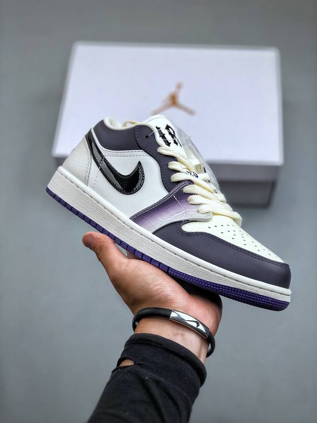 Nike Air Jordan 1 Low 白黑紫脚趾 低帮休闲板鞋 同步官方配色 原鞋原档案开发 原档冲孔鞋头 正确满胶鞋垫 四线拉帮 原厂织唛标 鞋舌高弹海