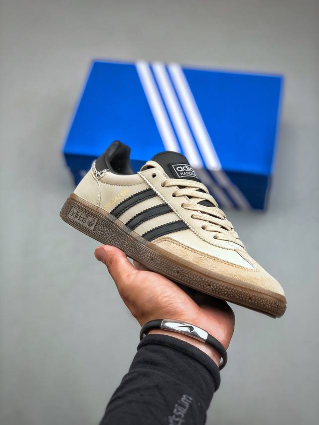 Adidas Originals Samba Handball Spezial 此款以简约大方的造型设计，给人以随性休闲的时尚格调，穿着舒适轻便，运动灵活自如，