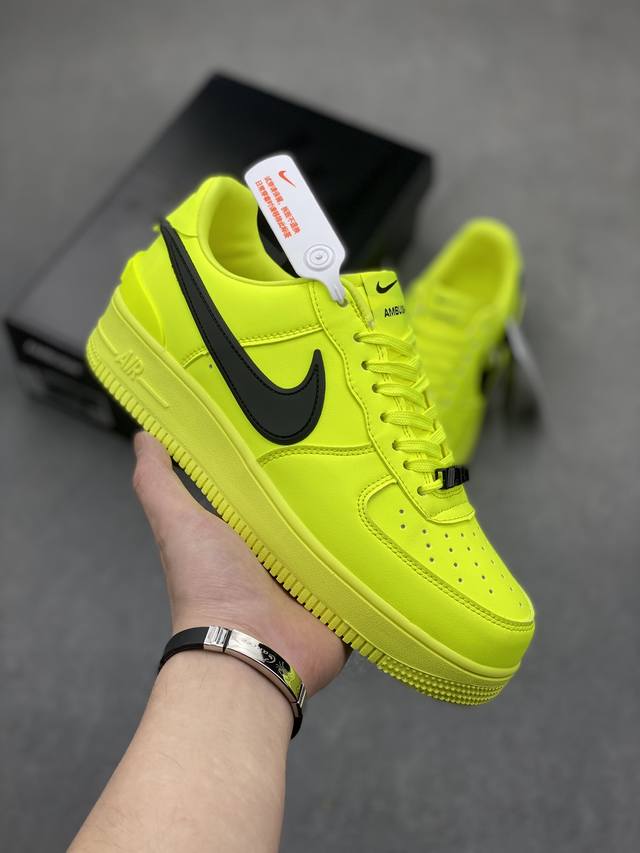 超级福利 核心特价 长期补货 耐克nike Air Force 1 Low 空军一号 Af1 低帮百搭休闲运动板鞋。柔软、弹性十足的缓震性能和出色的中底设计，横