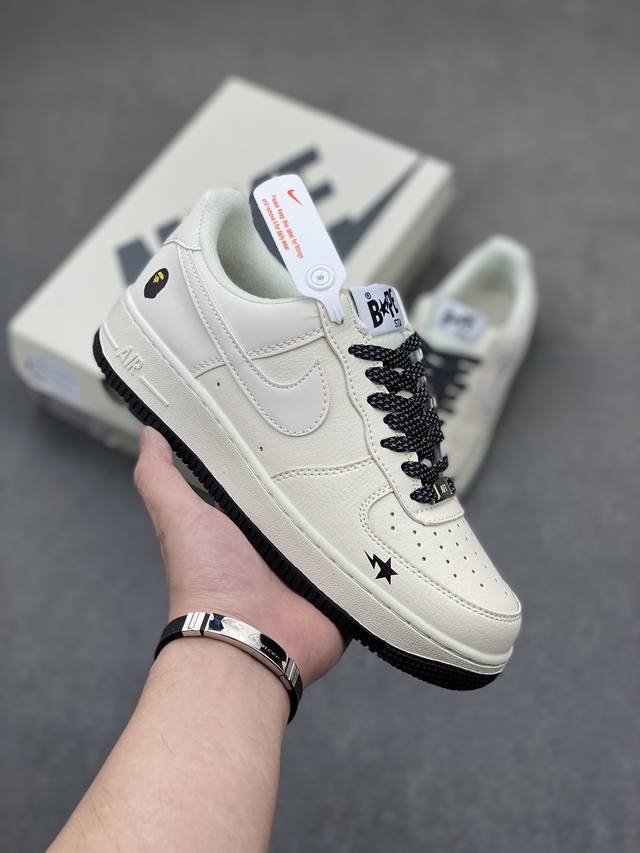 海外限量发售！公司级nike Air Force 1 '07 Low “Bape联名--米黑星星”空军一号 中帮 运动鞋 休闲鞋 折边针车 工艺难度大 原楦头原