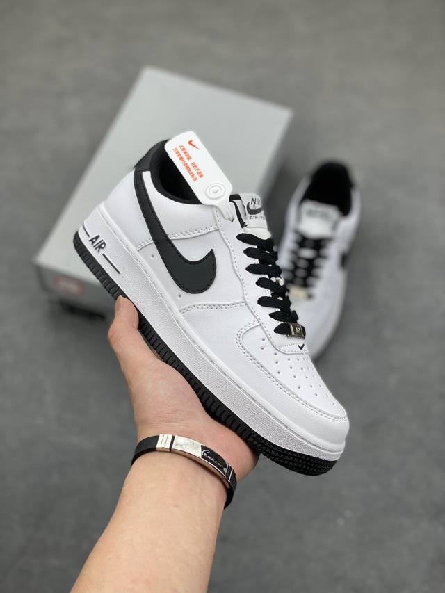 超级福利长期补货 特价 耐克 Nike Air Force 1 ’07 Low 白黑 空军一号低帮百搭休闲运动板鞋。柔软、弹性十足的缓震性能和出色的中底设计，横