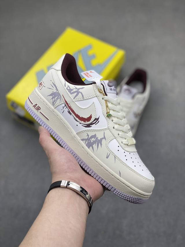 独家实拍 国风定制 Nike Air Force 1 Low 侠客行”“Mud” 国潮风格 竹林侠客 鞋身米白色为主 印有深山竹林 后跟侠客落款盖印 素有“仗剑