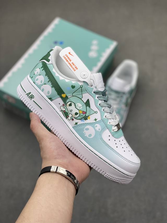 私人定制超限量联名 公司级 Doraemon×Nike Air Force 1 Low小巫女联名款 骷髅头空军一号 渐变白绿 低帮休闲板鞋 定制皮料 纯正空军板