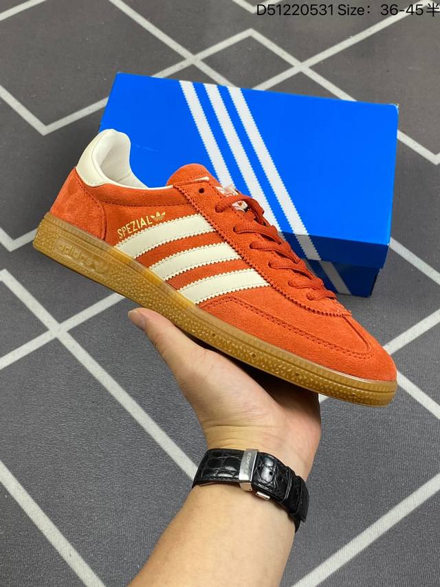 公司级adidas Handball Spezial 官方正确版本阿迪达斯经典款 复古休闲板鞋全鞋采用反毛皮制作 牛筋耐磨大底 承载青春情怀的板鞋 经典三条杠装