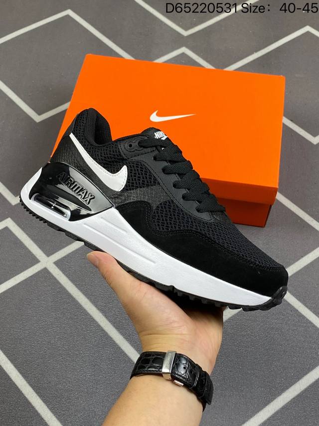 耐克nike Air Max Systm经典复古小气垫缓震跑鞋 鞋面由皮革和织物打造，犀利的条线打造出酷劲十足的视觉效果 网布鞋面增强透气性，穿着极为舒适 经典