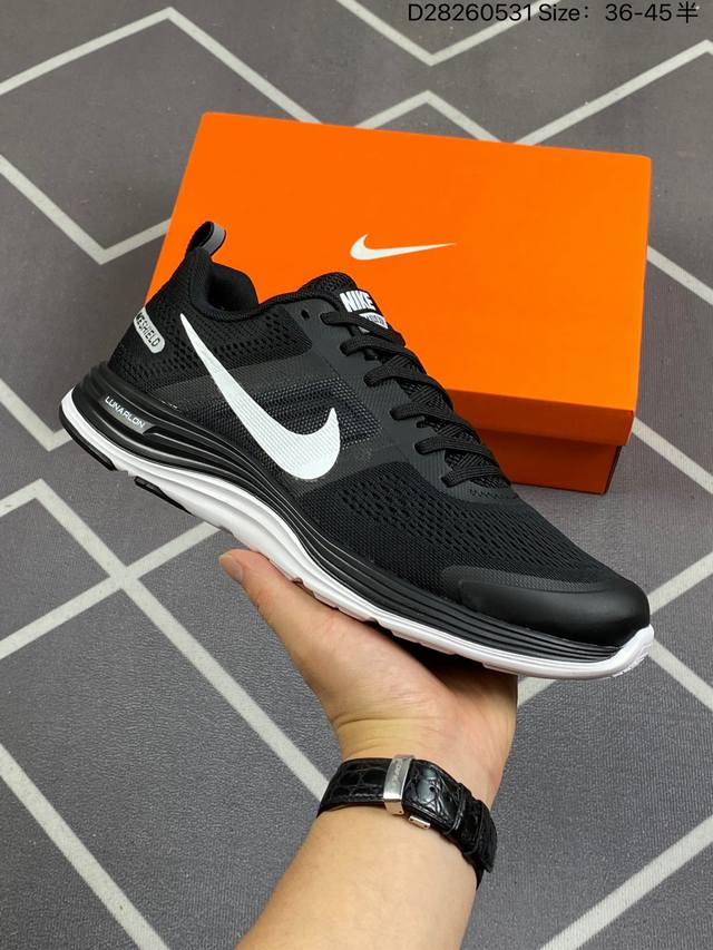 耐克nike Air Pegasus+30登月系列缓震跑步鞋运动休闲鞋 采用了小气垫 Air-Zoom 的设计，升级中底为cushlon St，材质上更显得轻盈