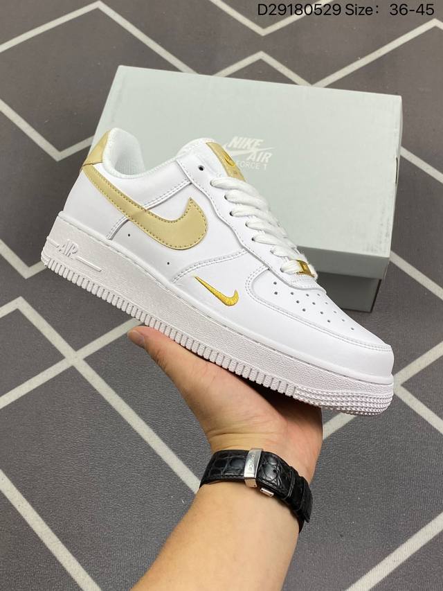 Nike Air Force 1 '07 Low 原楦头原纸板 打造纯正空军版型 #专注外贸渠道 全掌内置蜂窝气垫 #原盒配件 原厂中底钢印、拉帮完美 官方同步