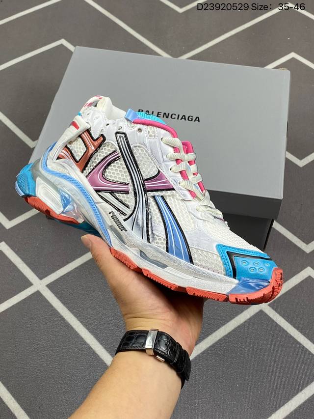 公司级balenciaga 巴黎世家 纯原巴黎世家runner运动鞋 不含皮运动鞋，网布材质，磨损效果，鞋头边缘印有尺码，背面浮印尺码，外侧印有跑者徽标，鞋舌刺