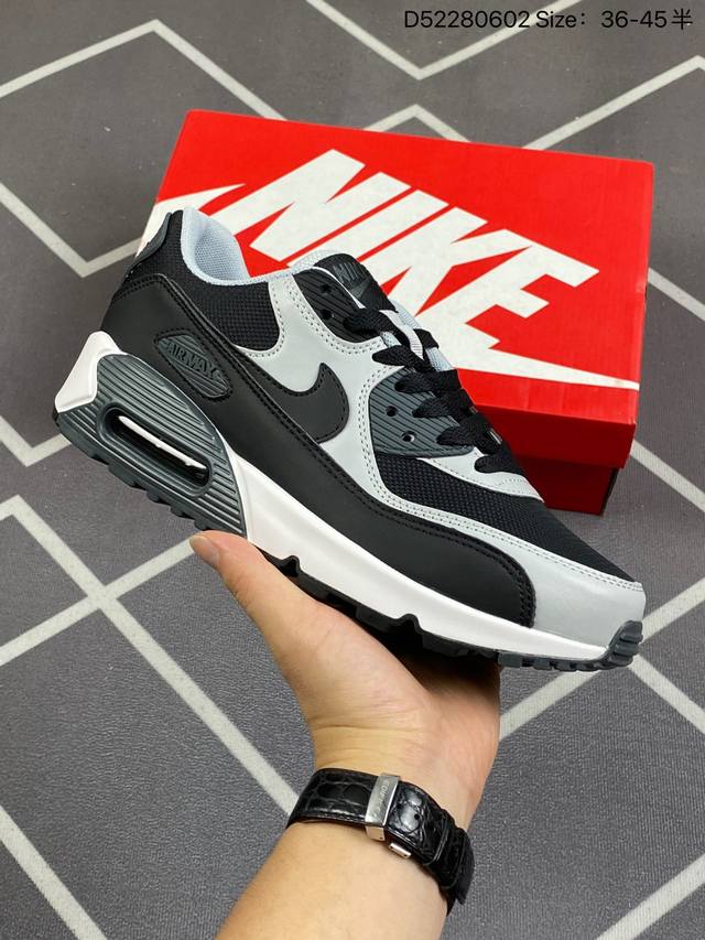 耐克 Nike Air Max 90 Essential 运动鞋气垫缓震跑步鞋 秉承该系列非凡缓震性能，缔造出众舒适穿着感与高级牛剖层革、人造革与织物组合鞋面，