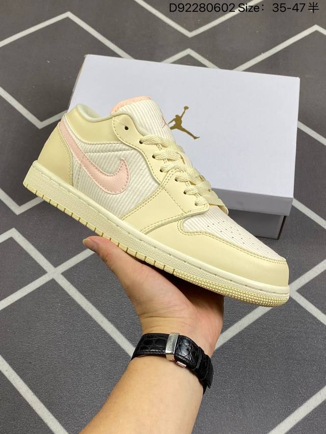 公司级nike Air Jordan 1 Low Aj1乔丹一代低帮经典复古文化休闲运动篮球鞋 原楦原档案数据开发 采用软质牛剖革组合头层皮鞋面材质 鞋垫嵌入缓