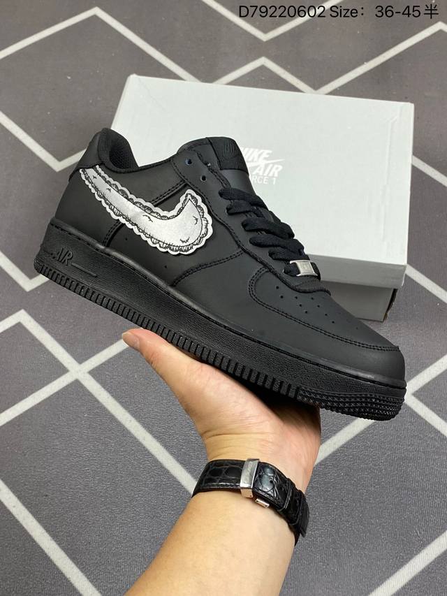 耐克nike Air Force 1 Low 空军一号低帮百搭休闲运动板鞋。柔软、弹性十足的缓震性能和出色的中底设计，横跨复古与现代的外型结合，造就出风靡全球三