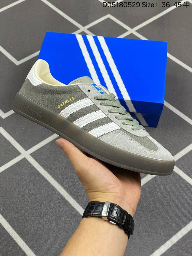 真标阿迪达斯adidas Originals Gazelle Indoor 三叶草复古防滑耐磨低帮板鞋 鞋款采用柔软的绒面革和耐用的皮革衬里融合在橡胶外底上！