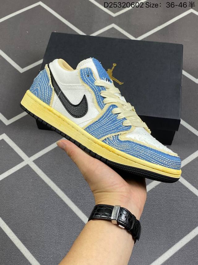 Air Jordan 1 Low 低帮 刺子绣白蓝黑 Aj1 乔丹1代 Aj1 乔1 低邦 做旧刺子绣 乔丹篮球鞋系列 整双鞋以白色为主调，辅以单宁蓝色、黑色点