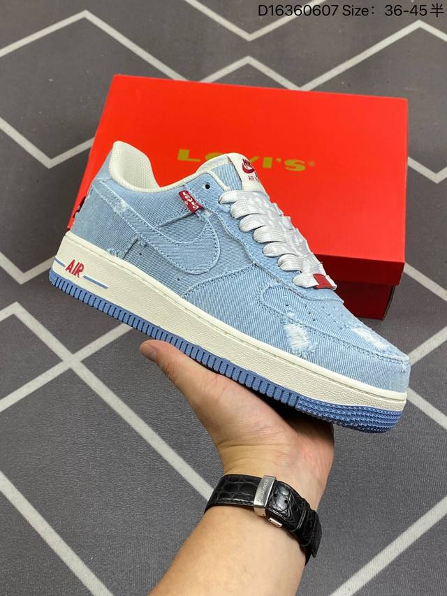 公司级 真标 带半码 耐克nike Air Force 1 Low 空军一号帆布低帮百搭休闲运动板鞋。柔软、弹性十足的缓震性能和出色的中底设计，横跨复古与现代的