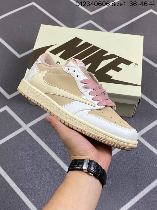 Travis Scott X Air Jordan 1 Low倒勾低帮米棕 全新的三方联名低帮倒钩鞋面延续了黑脚趾设计 点缀上travis Scott 标志性的