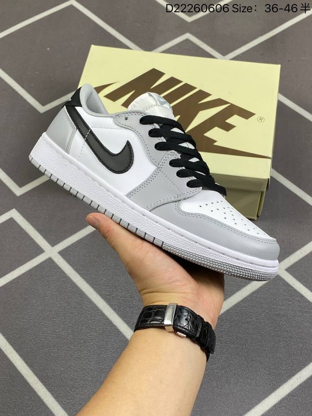 Air Jordan 1 Low Og Barons 低帮 灰白黑 Aj1 乔丹1代 Aj1 乔1 低邦 白灰黑 乔丹篮球鞋系列 鞋身整体以白色为主，搭配灰色皮