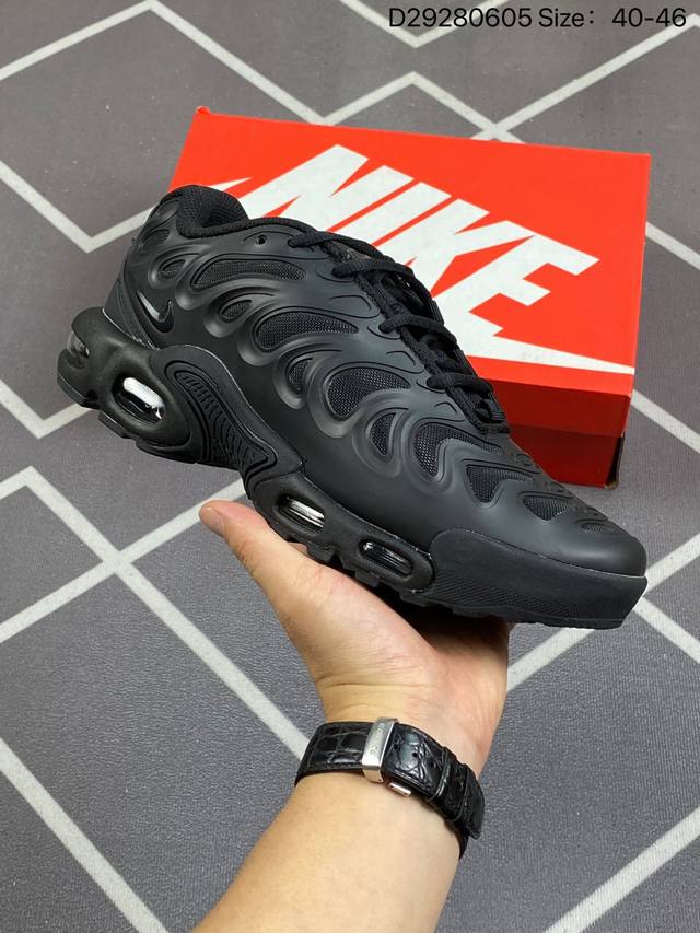 Nike 耐克 男女子休闲鞋气垫缓震跑步鞋 Air Max Plus 运动鞋 造型超讨喜！鞋面以帆布和织物材质包裹，保证了轻薄透气，更适合夏季穿着。鞋侧 鱼骨