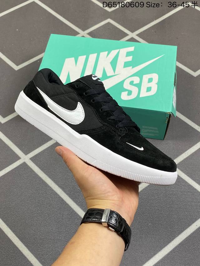 耐克nike Sb Force 58是一款将前沿创新带入街头的单品，它具有硫化杯底，具有出色的耐用性和灵活性。使用帆布和绒面革，在饰面上放置通风口，它自始至终都