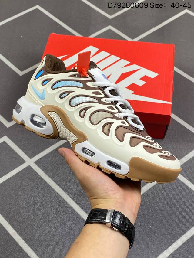 Nike Air Maxplus Drift Tn休闲气垫缓震跑步运动鞋 造型超讨喜！鞋面以帆布和织物材质包裹，保证了轻薄透气，更适合夏季穿着。鞋侧 鱼骨 形状