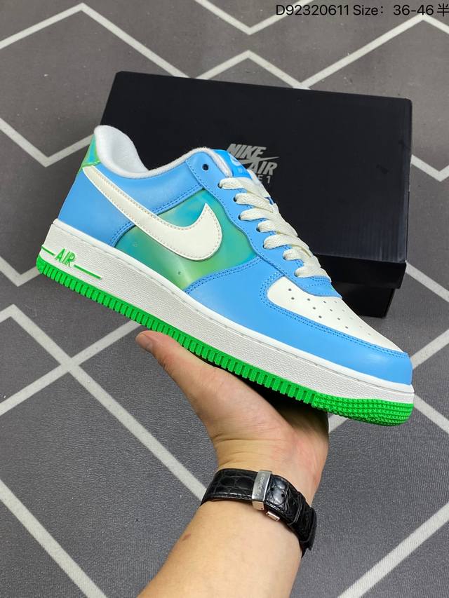 耐克nike Air Force 1 Low 空军一号低帮百搭休闲运动板鞋。柔软、弹性十足的缓震性能和出色的中底设计，横跨复古与现代的外型结合，造就出风靡全球三