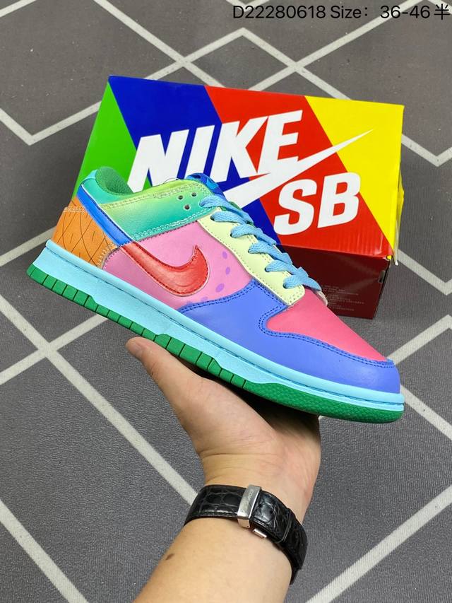 耐克nike Sb Dunk Low 扣篮系列 复古低帮休闲运动滑板板鞋。采用脚感柔软舒适zoomair气垫，有效吸收滑板等极限运动在落地时带来的冲击力，为街头