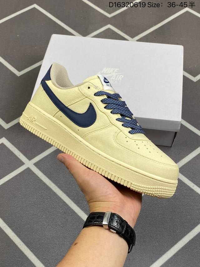 耐克 Nike Air Force 1 '07 Low 空军一号低帮百搭厚底增高休闲运动板鞋。柔软、弹性十足的缓震性能和出色的中底设计，横跨复古与现代的外型结合