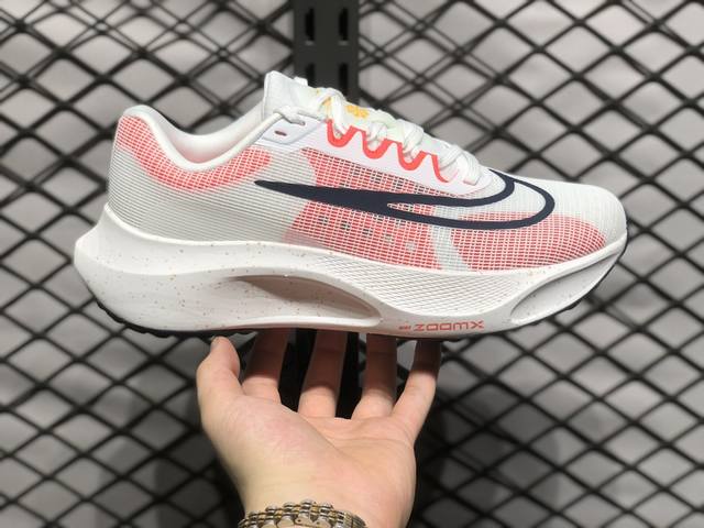 福利放店 原260 nike Zoom Fly 5 耐克超弹轻盈跑步鞋 #顶级品质 内置原厂真碳 搭载 Flyknit 材料 打造出众弹性 易于穿脱。采用rea