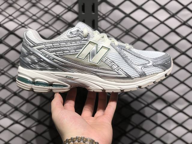 放店 new Balance 1906系列复古老爹风休闲运动慢跑鞋 #采用轻质牛剖革拼接透气网眼衬垫织物鞋面材质 T-Beam大底提供足步弓支撑，保持步态稳定