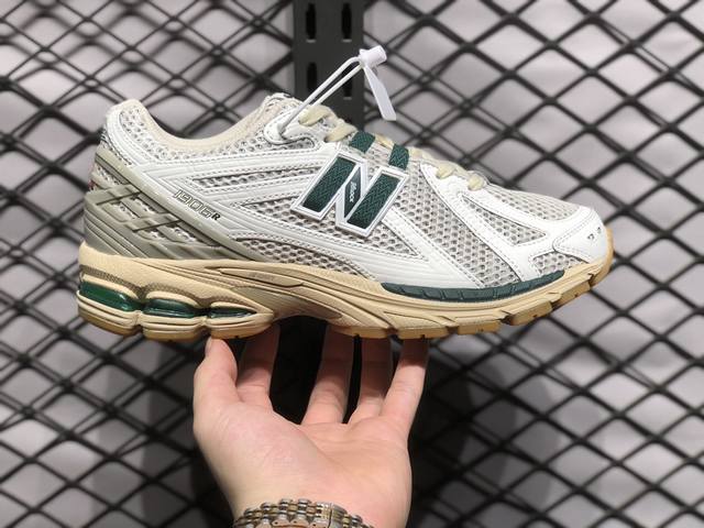 放店180 new Balance 1906系列复古老爹风休闲运动慢跑鞋 #采用轻质牛剖革拼接透气网眼衬垫织物鞋面材质 T-Beam大底提供足步弓支撑，保持步态