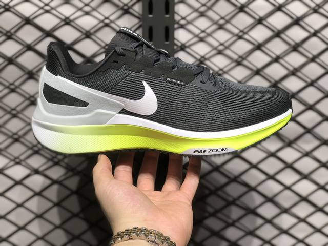 放店 nike Air Zoom Winflo 25 网透面气 训跑练步鞋 该鞋款采用改良版网眼布和增加泡棉设计，专为驾驭耐力跑而设计，出色的缓震性能可助力你心