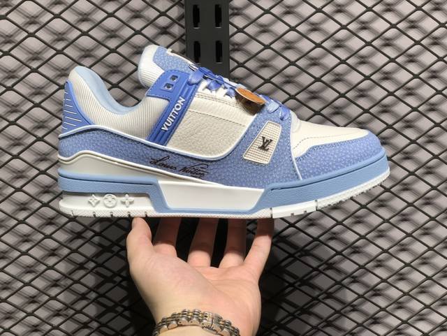 核心私 顶级版本 Lv-路易-威登trainer 2024走秀最新款 原版1：1开发复刻！！上脚非常舒适 做工精细 鞋面由意大利进口小牛皮拼接，侧边饰有品牌lo