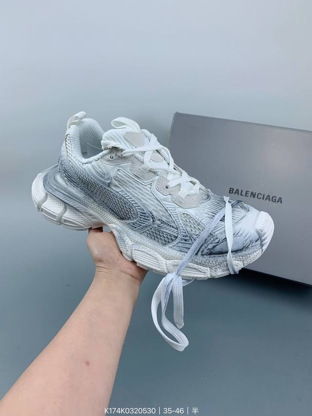 Balenciaga 巴黎世家 夜光款 采用环保再生超纤革与网眼织物鞋面材质 原鞋一致重度做旧效果 ，全原装eva环保去臭环型鞋垫，全新开发5层私模,搭载轻量发