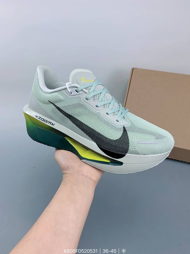 Nike Zoom Fiy6马拉松高端竞速跑步鞋。特高弹性双层md搭配碳纤维组合鞋底，轻盈缓震， 鞋面采用工程网眼设计 为特定高热区域营造出色透气性 进一步增加