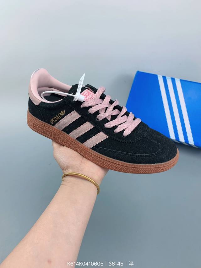 Adidas Handball Spezial 阿迪达斯经典款 复古休闲板鞋 全鞋采用反毛皮制作 牛筋耐磨大底 承载青春情怀的板鞋 经典三条杠装饰鞋侧 品牌辨识