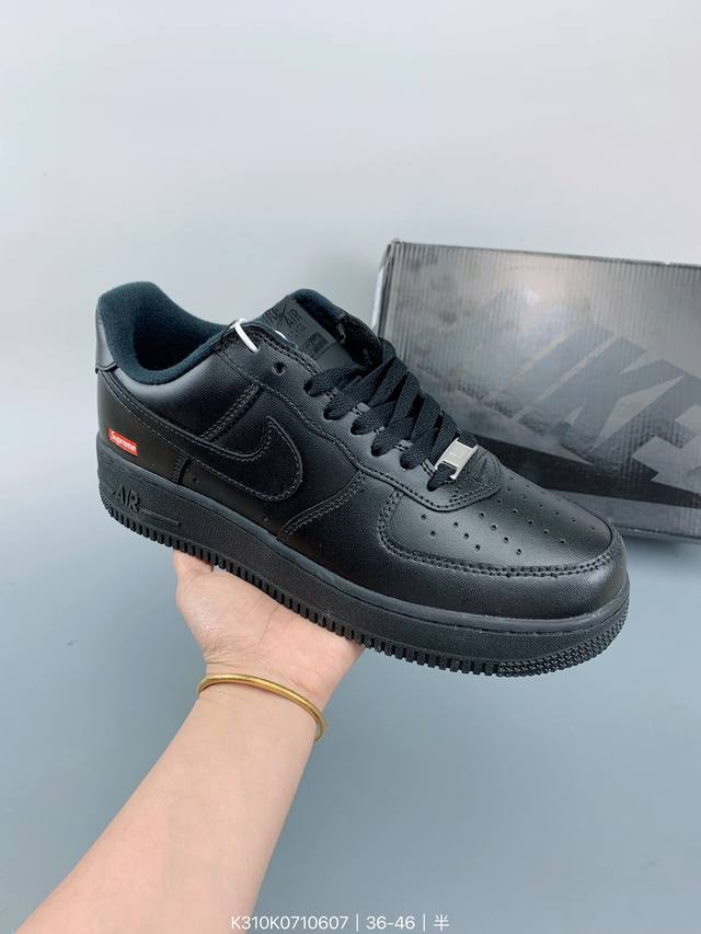 耐克nike Air Force 1 Low 空军一号低帮百搭休闲运动板鞋。柔软、弹性十足的缓震性能和出色的中底设计，横跨复古与现代的外型结合，造就出风靡全球三