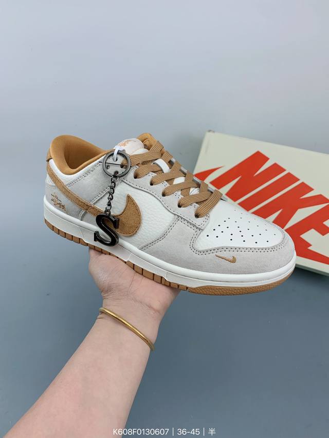 斯图西stussy-猪八海外官方同步发售，斯图西stussy X Nike Dunk Low 耐克板鞋。头层牛皮与进口猪八革的第一次搭配，上等的面料加上工匠级的