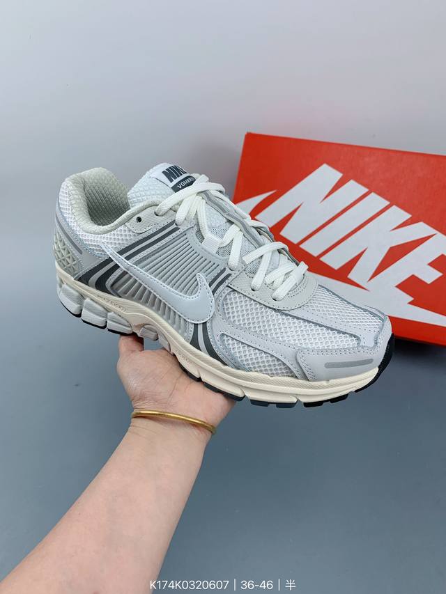 耐克nike Zoom Vomero 5 Sp Vast Grey Sail 马拉松复古跑五代休闲运动慢跑鞋 size：如图 编码：K174K0320607