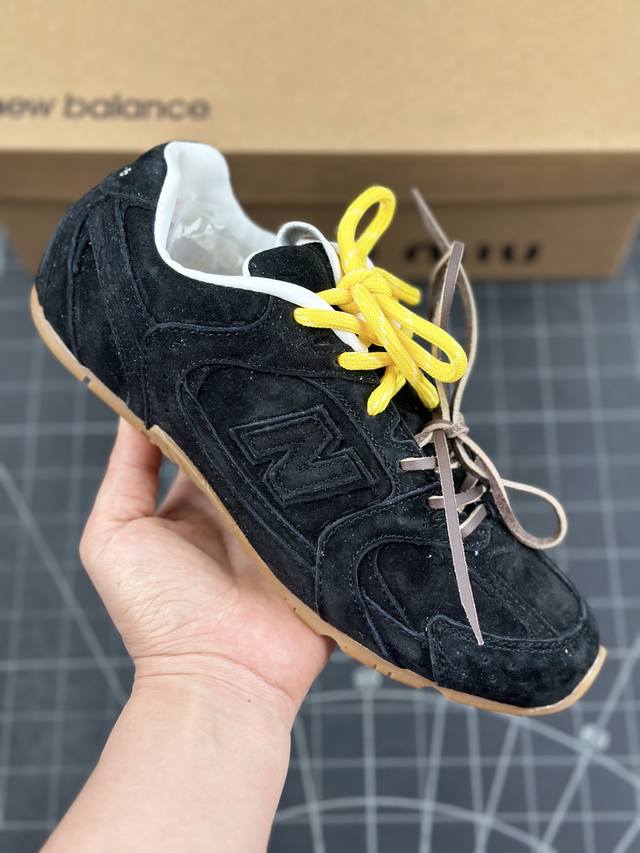 本地 核心私 miumiu X New Balance 24S联名款运动鞋 缪缪大秀上爆出的这双与new Balance 新百伦联名款运动 球鞋 后全球各大代购