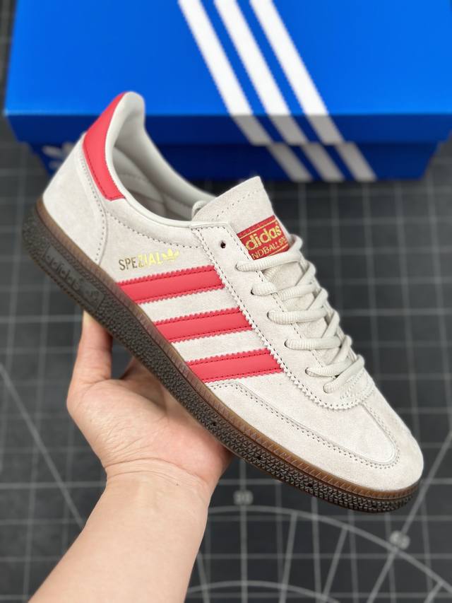 本地 核心私 adidas Handball Spezial 阿迪达斯经典款 复古休闲板鞋 #全鞋采用反毛皮制作 牛筋耐磨大底 承载青春情怀的板鞋 经典三条杠装