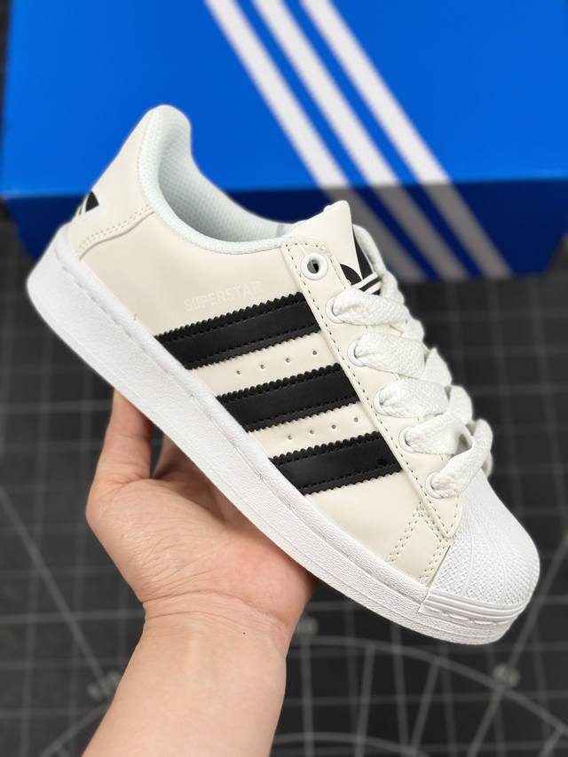 本地 核心私 阿迪达斯 Adidas Superstar Ayoon W 经典复古贝壳头板鞋 诞生于1969年 是第一双将全皮面鞋 身与橡胶鞋头结合在一起的低帮