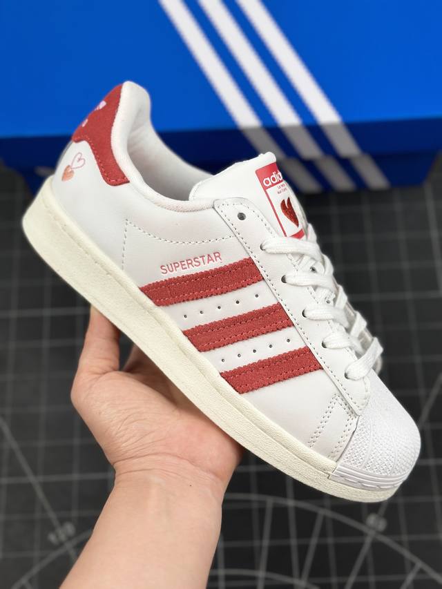 本地 核心私 阿迪达斯 Adidas Superstar Ayoon W 经典复古贝壳头板鞋 诞生于1969年 是第一双将全皮面鞋 身与橡胶鞋头结合在一起的低帮