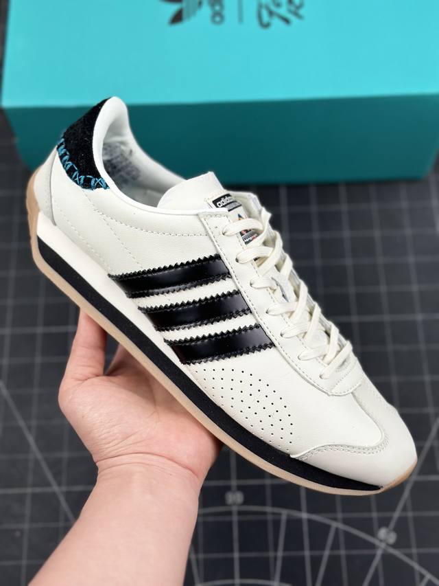 本地 核心私 阿迪达斯adidas Country Og Originals Sl 72 Rs 阿迪休闲防滑耐磨低帮板鞋 经典低帮设计和橡胶外底，采用舒爽尼龙鞋